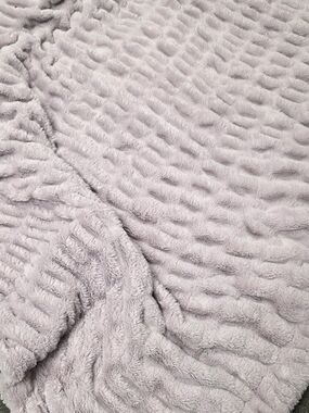 Plush Textured Throw Blanket in Light Lavender